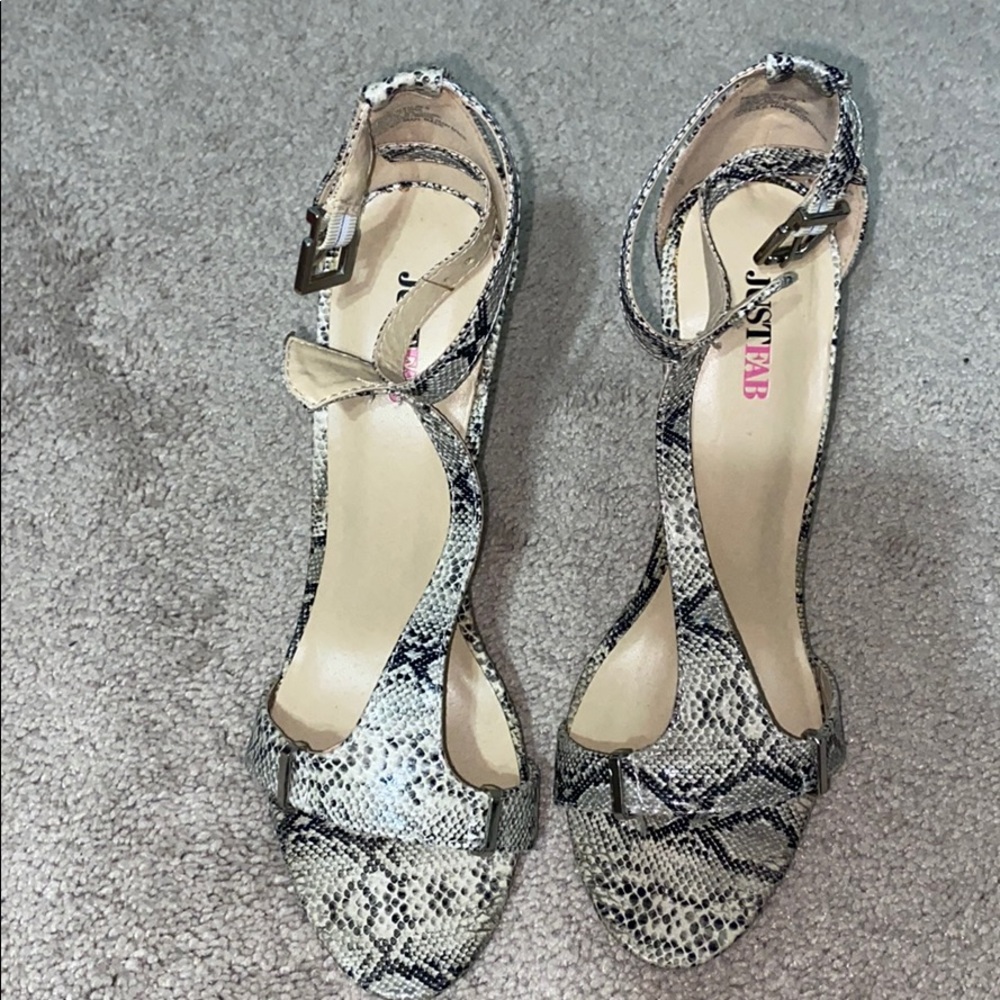 Snakeskin print heel!